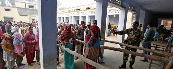 People queue to vote during the state assembly election, in the town of Deoband, in the state of Uttar Pradesh, India, February 15, 2017 - Sputnik International