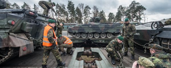German soldiers load armored vehicles of the type Marder on a train at the troop exercise area in Grafenwoehr, southern Germany, on February 21, 2017 - Sputnik International