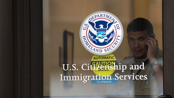A security guard looks out of the U.S. Citizenship and Immigration Services offices in New York, U.S. (File) - Sputnik International