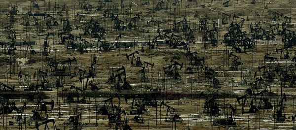 An oil field with a large number of pumping jacks operating in the Central Valley of California is seen on June 24, 2015 An oil field with a large number of pumping jacks operating in the Central Valley of California is seen on June 24, 2015 - Sputnik International