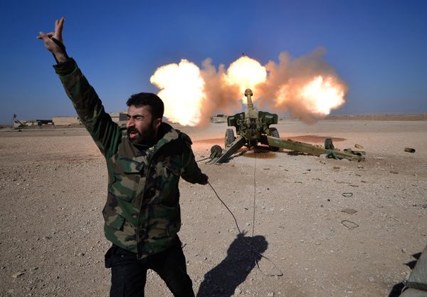 Popular Mobilization Forces (PMF) fire toward Daesh militants, west of Mosul, Iraq February 22, 2017 Popular Mobilization Forces (PMF) fire toward Daesh militants, west of Mosul, Iraq February 22, 2017 - Sputnik International