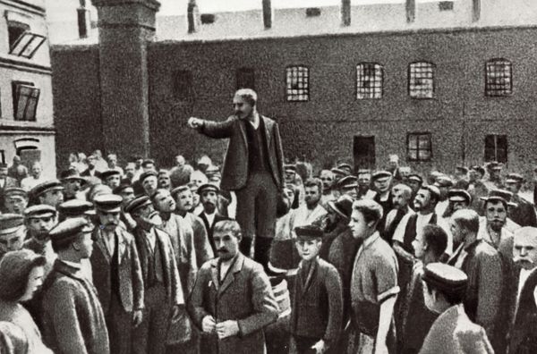 Workers hold a meeting at a Polish enterprise. - Sputnik International