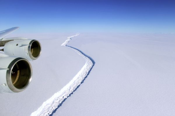 This Nov. 10, 2016 aerial photo released by NASA, shows a rift in the Antarctic Peninsula's Larsen C ice shelf.  - Sputnik International