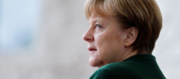 German Chancellor Angela Merkel awaits the arrival of the new European Parliament President Antonio Tajani at the Chancellery in Berlin, Germany, February 24, 2017. - Sputnik International