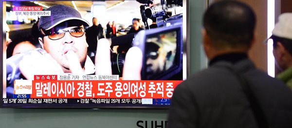 People watch a TV screen broadcasting a news report on the assassination of Kim Jong-nam, the older half brother of the North Korean leader Kim Jong Un, at a railway station in Seoul, South Korea, February 14, 2017. People watch a TV screen broadcasting a news report on the assassination of Kim Jong-nam, the older half brother of the North Korean leader Kim Jong Un, at a railway station in Seoul, South Korea, February 14, 2017. - Sputnik International