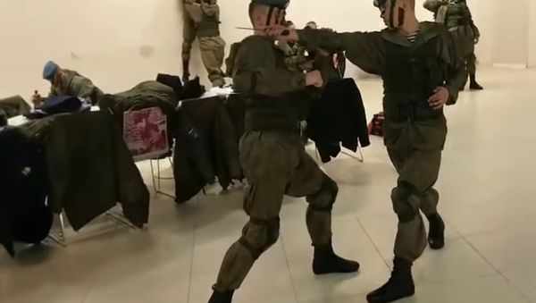 Mannequin challenge from Ryazan Higher Airborne Command School - Sputnik International