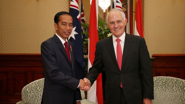Indonesian President Joko Widodo (L) shakes hands with Australian Prime Minister Malcolm Turnbull at Admiralty House in Sydney, Australia, February 26, 2017. - Sputnik International