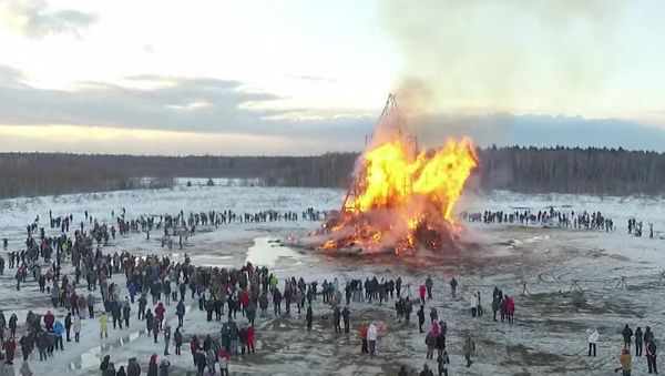 Massive Sculpture Burning At Maslenitsa Party - Sputnik International
