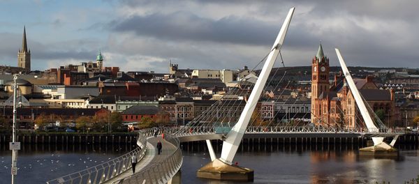 A general view over the Peace Bridge of the city of Londonderry from Ebrington Square, the venue of the 2013 Turner Prize, in Northern Ireland - Sputnik International