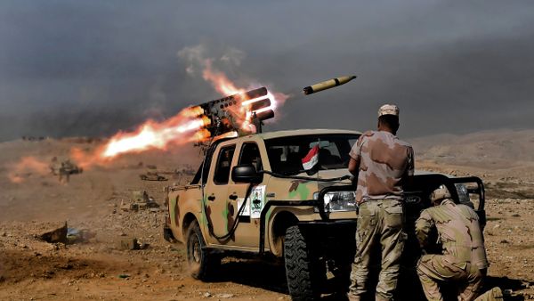 Members of the Iraqi army's 9th Division fire a multiple rocket launcher from a hill in Talul al-Atshana, on the southwestern outskirts of Mosul, on February 27, 2017, during an offensive to retake the city from Islamic State (IS) group fighters Members of the Iraqi army's 9th Division fire a multiple rocket launcher from a hill in Talul al-Atshana, on the southwestern outskirts of Mosul, on February 27, 2017, during an offensive to retake the city from Islamic State (IS) group fighters - Sputnik International