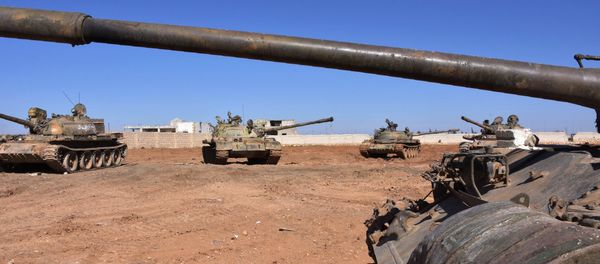 Syrian army tanks are positioned on the eastern outskirts of the northern Syrian city of Aleppo on February 17, 2017 Syrian army tanks are positioned on the eastern outskirts of the northern Syrian city of Aleppo on February 17, 2017 - Sputnik International