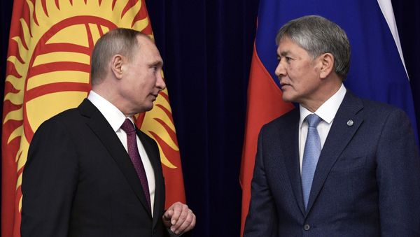 February 28, 2017. Russian President Vladimir Putin and Kyrgyz President Almazbek Atambayev, right, during the signing of joint documents at the Ala Archa residence in Bishkek - Sputnik International