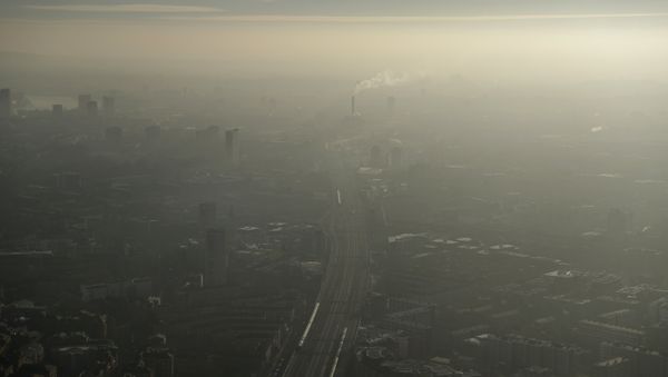 Pollution haze over South East London, through a window in a viewing area of the 95-storey skyscraper The Shard, the tallest building in Britain, in London, Thursday, Jan. 19, 2017 Pollution haze over South East London, through a window in a viewing area of the 95-storey skyscraper The Shard, the tallest building in Britain, in London, Thursday, Jan. 19, 2017 - Sputnik International