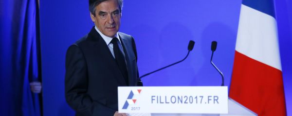 Conservative presidential candidate Francois Fillon arrives to deliver his speech at his campaign headquarters in Paris, Wednesday, March 1, 2017 - Sputnik International