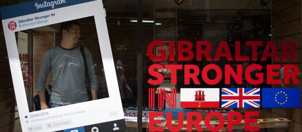 A man stands in a Remain campaign office during the referendum on whether the United Kingdom should stay in or leave the European Union, in Gibraltar on June 23, 2016. - Sputnik International