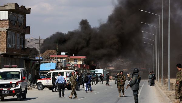 Smoke rises from a district police headquarters after a suicide bombing in Kabul, Afghanistan, Wednesday, March 1, 2017 - Sputnik International