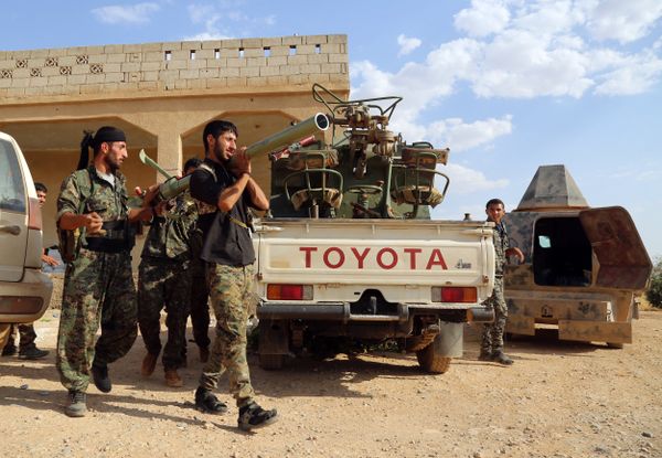 US-backed Kurdish and Arab fighters prepare a rocket-launcher as they advance into the Islamic State (IS) jihadist's group bastion of Manbij, in northern Syria (File) US-backed Kurdish and Arab fighters prepare a rocket-launcher as they advance into the Islamic State (IS) jihadist's group bastion of Manbij, in northern Syria (File) - Sputnik International