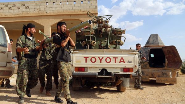 US-backed Kurdish and Arab fighters prepare a rocket-launcher as they advance into the Islamic State (IS) jihadist's group bastion of Manbij, in northern Syria (File) - Sputnik International