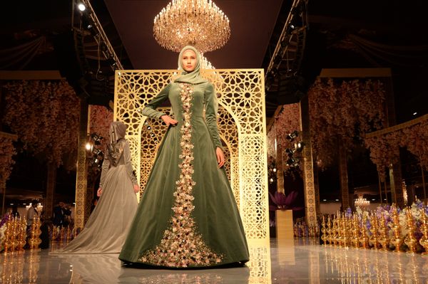 Islamic Chic: Chechen Leader's Daughter First Fashion Show Islamic Chic: Chechen Leader's Daughter First Fashion Show - Sputnik International