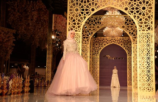Islamic Chic: Chechen Leader's Daughter First Fashion Show Islamic Chic: Chechen Leader's Daughter First Fashion Show - Sputnik International