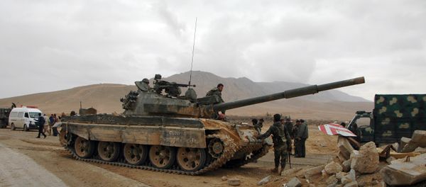 Damascus-led fighters take position as they advance to retake the ancient city of Palmyra, from Daesh fighters on March 2, 2017 Damascus-led fighters take position as they advance to retake the ancient city of Palmyra, from Daesh fighters on March 2, 2017 - Sputnik International