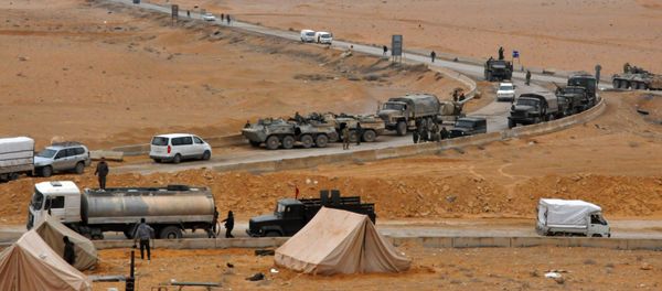 Syrian regime fighters take position as they advance to retake the ancient city of Palmyra, from Islamic State (IS) group fighters on March 2, 2017 Syrian regime fighters take position as they advance to retake the ancient city of Palmyra, from Islamic State (IS) group fighters on March 2, 2017 - Sputnik International