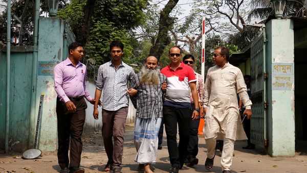 Security personnel bring Shaikh Mohammad Abul Kashem, a spiritual leader of “Neo JMB”, in front of media after his March 2 arrest by Counter Terrorism and Transnational Crime Unit of Dhaka Metropolitan Police in Dhaka, Bangladesh, March 3, 2017 Security personnel bring Shaikh Mohammad Abul Kashem, a spiritual leader of “Neo JMB”, in front of media after his March 2 arrest by Counter Terrorism and Transnational Crime Unit of Dhaka Metropolitan Police in Dhaka, Bangladesh, March 3, 2017 - Sputnik International