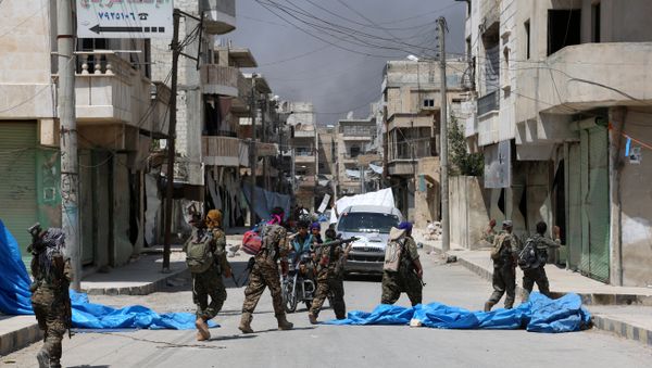 Members of the Syrian Democratic Forces (SDF) patrol a street in the northern Syrian town of Manbij (File) - Sputnik International