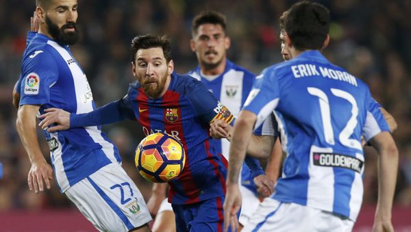 Football Soccer - Barcelona v Leganes - Spanish La Liga Santander - Camp Nou stadium, Barcelona, Spain - 19/02/17 - Barcelona's Lionel Messi in action against Leganes' Dimitris Siovas. - Sputnik International