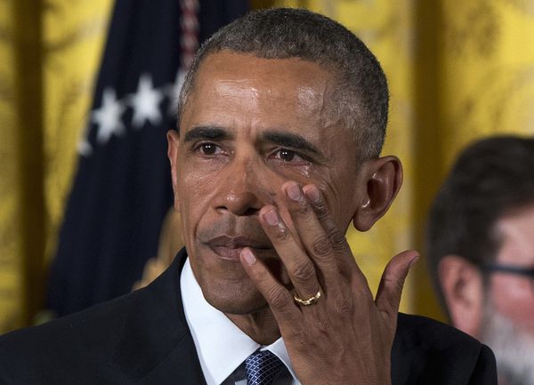 President Barack Obama wipes away tears from his eyes as he speaks in the East Room of the White House in Washington on Jan. 5, 2016, about steps his administration is taking to reduce gun violence. - Sputnik International