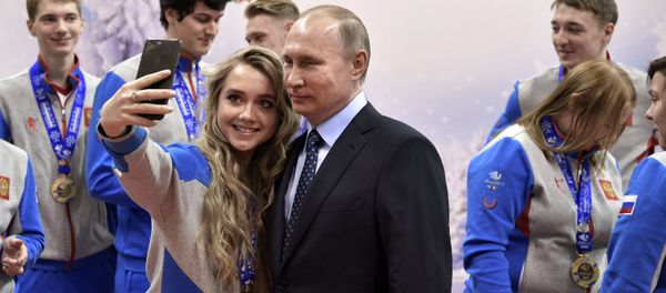 Hey, Mr. President! Let's Take a Selfie Together Hey, Mr. President! Let's Take a Selfie Together - Sputnik International