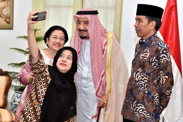 Hey, Mr. President! Let's Take a Selfie Together Hey, Mr. President! Let's Take a Selfie Together - Sputnik International