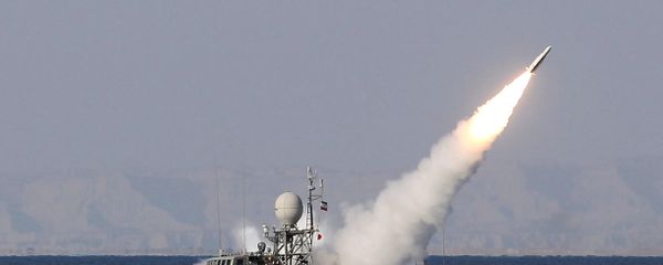 Iran's navy fires a Mehrab missile during the Velayat-90 naval wargames in the Strait of Hormuz in southern Iran (file) - Sputnik International