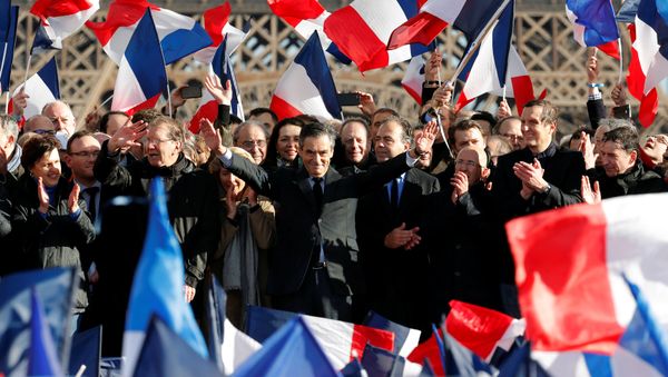 Francois Fillon (C), former French prime minister, member of The Republicans political party and 2017 presidential election candidate of the French centre-right attends a meeting at the Trocadero square across from the Eiffel Tower in Paris, France, March 5, 2017. Francois Fillon (C), former French prime minister, member of The Republicans political party and 2017 presidential election candidate of the French centre-right attends a meeting at the Trocadero square across from the Eiffel Tower in Paris, France, March 5, 2017. - Sputnik International