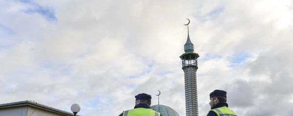 Two policemen stand outside a mosque in Uppsala, Sweden Two policemen stand outside a mosque in Uppsala, Sweden - Sputnik International