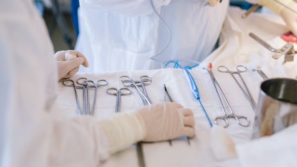 Surgeons during an operation on removing a malignant tumor - Sputnik International