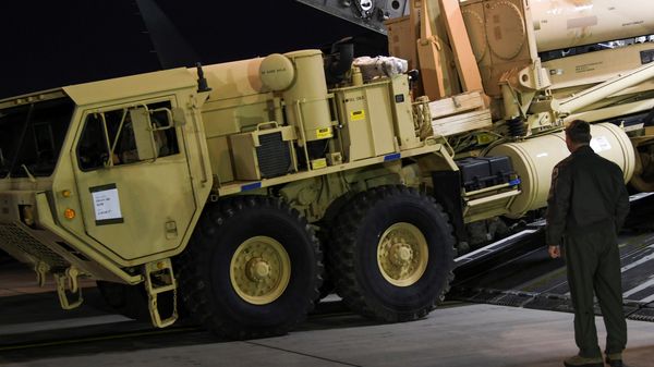 A Terminal High Altitude Area Defense (THAAD) interceptor arrives at Osan Air Base in Pyeongtaek, South Korea, in this handout picture provided by the United States Forces Korea (USFK) and released by Yonhap on March 7, 2017. Picture taken on March 6, 2017 - Sputnik International