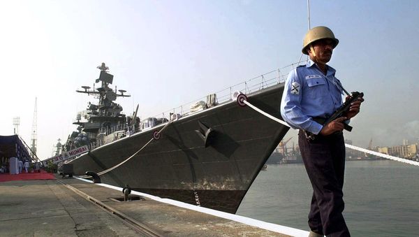 India naval guard keeps watch on the two guided missile warships 'Mumbai' and 'Kirch' constructed at the Mazagon Docks in Bombay (file) India naval guard keeps watch on the two guided missile warships 'Mumbai' and 'Kirch' constructed at the Mazagon Docks in Bombay (file) - Sputnik International