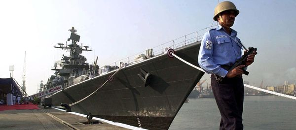 India naval guard keeps watch on the two guided missile warships 'Mumbai' and 'Kirch' constructed at the Mazagon Docks in Bombay (file) India naval guard keeps watch on the two guided missile warships 'Mumbai' and 'Kirch' constructed at the Mazagon Docks in Bombay (file) - Sputnik International