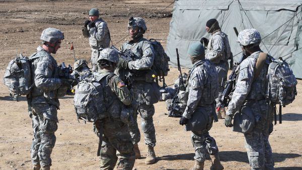 US soldiers gather during their drill at a military training field in the border city of Paju on March 7, 2017. US soldiers gather during their drill at a military training field in the border city of Paju on March 7, 2017. - Sputnik International