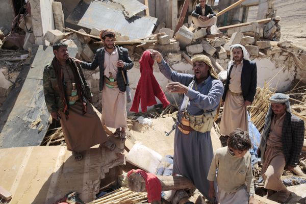 A man center, holds house destroyed by a Saudi-led airstrikes in outskirts of Sanaa, Yemen, Thursday, Feb. 16, 2017. - Sputnik International