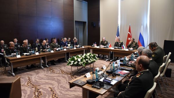 Turkey's Chief of Staff General Hulusi Akar, U.S. Chairman of the Joint Chiefs of Staff Joseph Dunford and Russian Armed Forces Chief of Staff Valery Gerasimov meet in Antalya, Turkey - Sputnik International