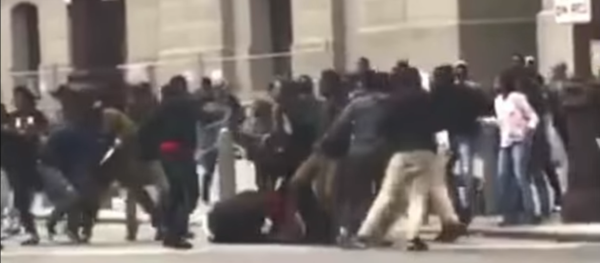 Teen violence occurs in Center City, Philadelphia, March 6 2017. - Sputnik International