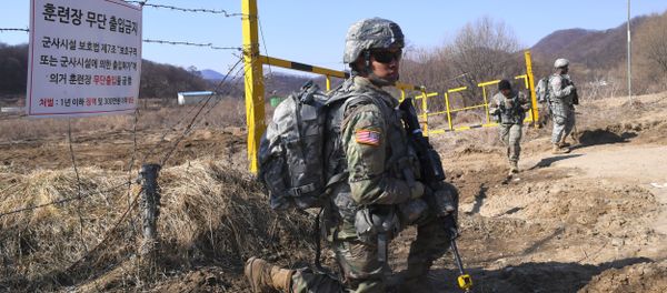 US soldiers take a position during their drill at a military training field in the border city of Paju on March 7, 2017. The US military has begun deploying the THAAD anti-ballistic missile defense system to South Korea, US Pacific Command said, with its first elements arriving on March 6, to protect against threats from North Korea US soldiers take a position during their drill at a military training field in the border city of Paju on March 7, 2017. The US military has begun deploying the THAAD anti-ballistic missile defense system to South Korea, US Pacific Command said, with its first elements arriving on March 6, to protect against threats from North Korea - Sputnik International