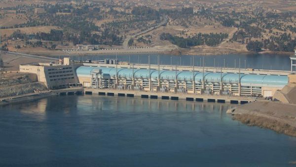 A general view shows the Tishrin dam, after a U.S.-backed alliance of Syrian Kurds and Arab rebel groups, supported by U.S. coalition planes, captured it on Saturday from Islamic State militants, south of Kobani, Syria December 27, 2015 - Sputnik International