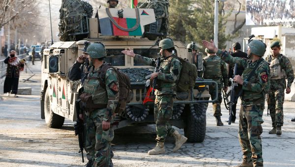 Afghan commando troops watch outside a military hospital in Kabul, Afghanistan March 8, 2017 Afghan commando troops watch outside a military hospital in Kabul, Afghanistan March 8, 2017 - Sputnik International