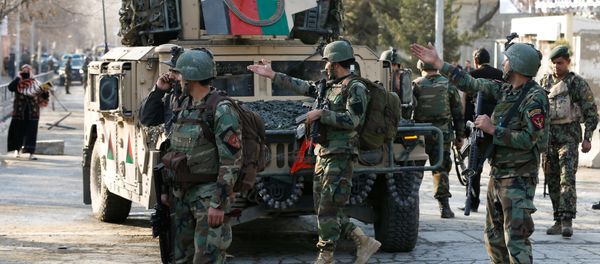 Afghan commando troops watch outside a military hospital in Kabul, Afghanistan March 8, 2017 Afghan commando troops watch outside a military hospital in Kabul, Afghanistan March 8, 2017 - Sputnik International