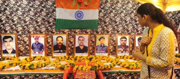 Indian people pay tribute to 18 martyred Indian soldiers, who were killed in a militant attack in Uri near the Line of Control (LoC) on 18 September, at a Durga Puja Panda Shastri Nagar in Allahabad on October 9, 2016 - Sputnik International