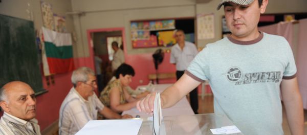 An Bulgarian man casts his vote during the Bulgarian general elections at a polling station in istanbul (File) An Bulgarian man casts his vote during the Bulgarian general elections at a polling station in istanbul (File) - Sputnik International