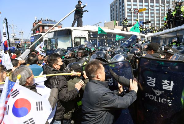 Protesters supporting South Korean President Park Geun-hye clash with riot policemen near the Constitutional Court in Seoul, South Korea, in this photo taken by Kyodo on March 10, 2017 Protesters supporting South Korean President Park Geun-hye clash with riot policemen near the Constitutional Court in Seoul, South Korea, in this photo taken by Kyodo on March 10, 2017 - Sputnik International